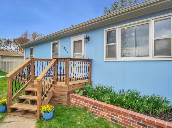 1306 12th Ave, Kearney, NE 68845