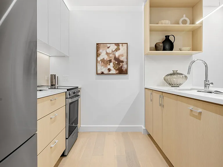 555 W 45th St #701D — Photo 6