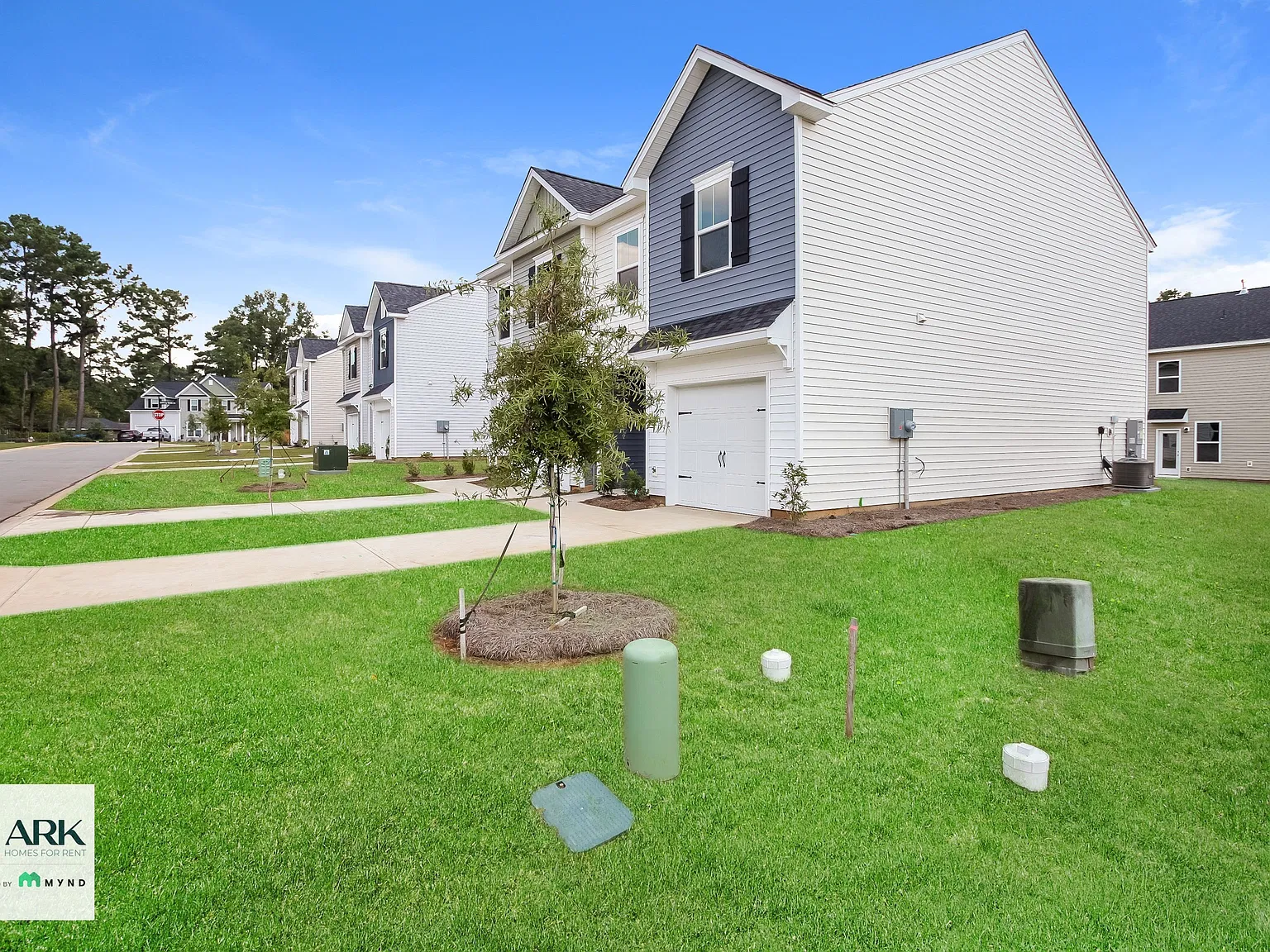 3 bed, 2.5 bath, 1350 sqft, $1,725 — Photo 2
