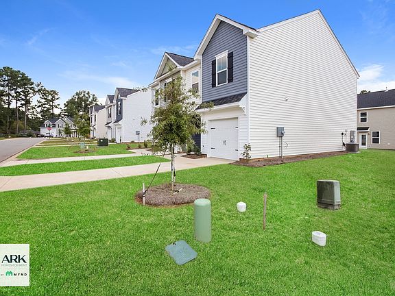 2nd image of 425 Blue Robin Ln
