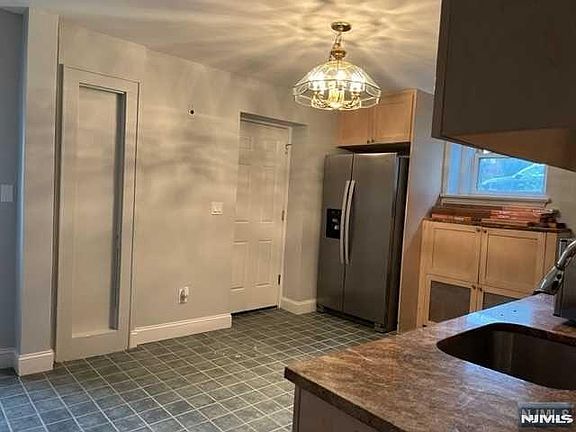3rd image of 1014 Ponsi St #B