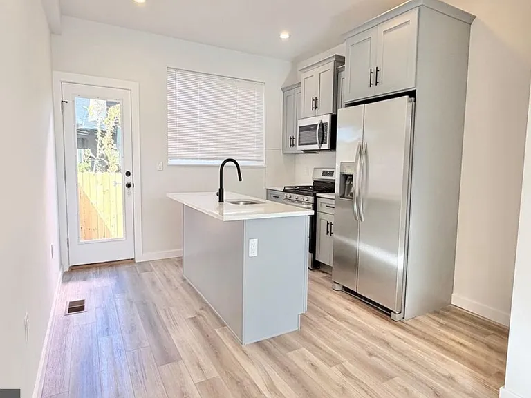 3221 Latona St — Photo 2