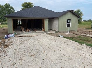 1213 Charlene Dr, Bolivar, MO 65613