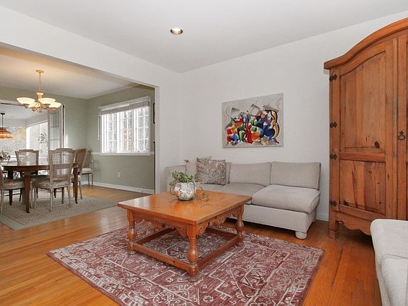 5th image of 19 Northfield Ct