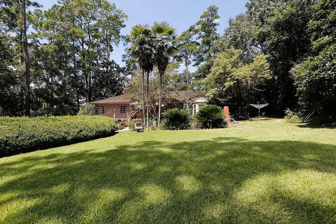3 bed, 2.5 bath, 2696 sqft, $2,695 — Photo 2