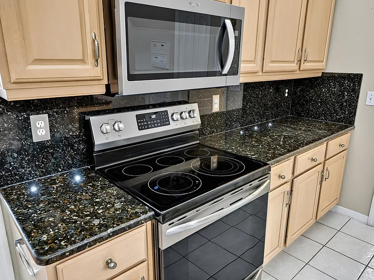 20 Woodford Ln — Photo 38