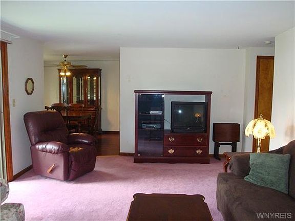 5th image of 25 Greenwich Dr APT 2