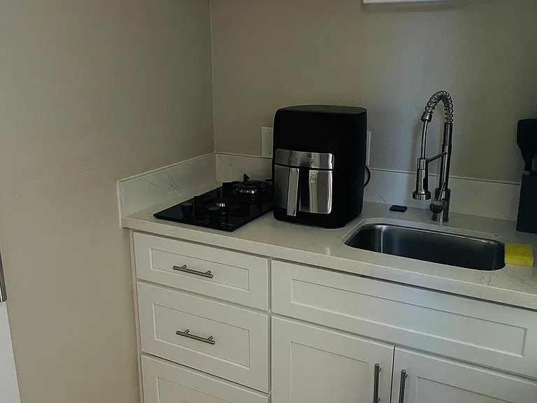 168 Yosemite Ave — Photo 7