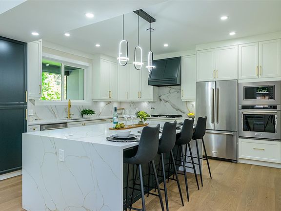 3rd image of 1246 Reynolds Rd