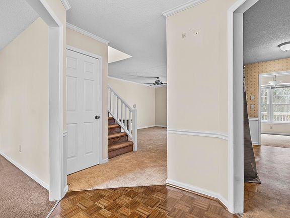 4th image of 80 N Lake Pointe Dr