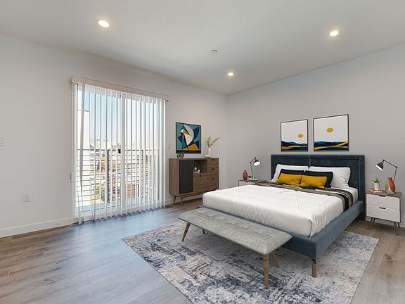 3rd image of 1433 S Westmoreland Ave #1435