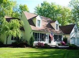 8496 Craig Dr, Chagrin Falls, OH 44023