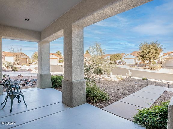 4th image of 930 E Claridge Pl