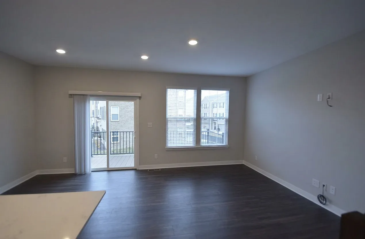 3 bed, 1710 sqft, $2,495 — Photo 3