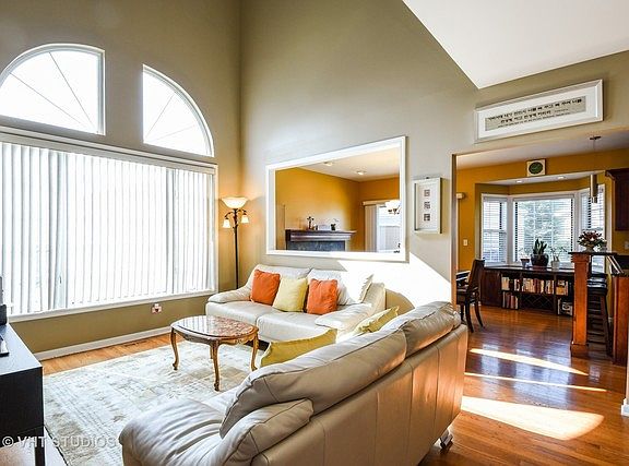 2nd image of 1090 S Parkside Dr
