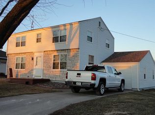 7542 Ridgeview Dr, Dubuque, IA 52003