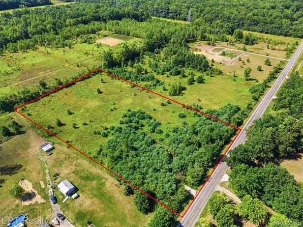 13191 Nichols Rd, Montrose, MI 48457