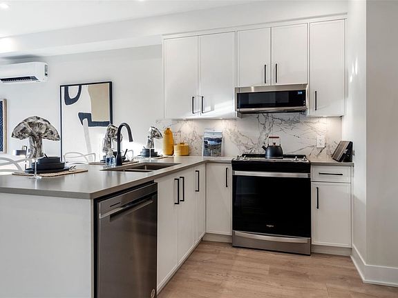 4th image of 1371 Goldstream Ave #602