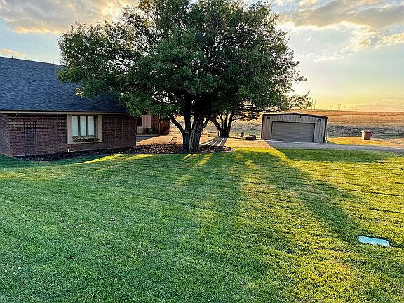 4th image of 323 Oak Dr