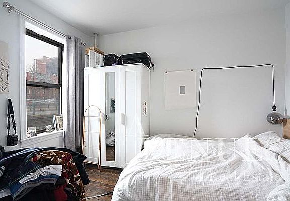 2nd image of 203 17th St APT 3