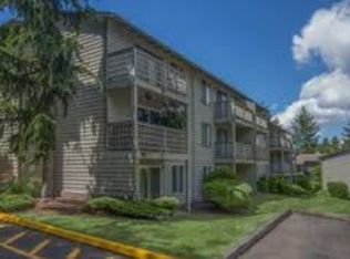 1051 SW 151st St #102, Seattle, WA 98166