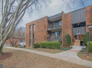 7802 Dassett Ct APT 302, Annandale, VA 22003