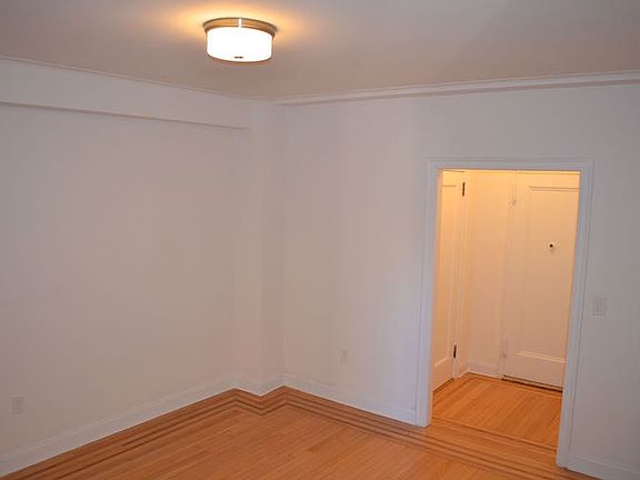 5th image of 150 E 93rd St APT 6D