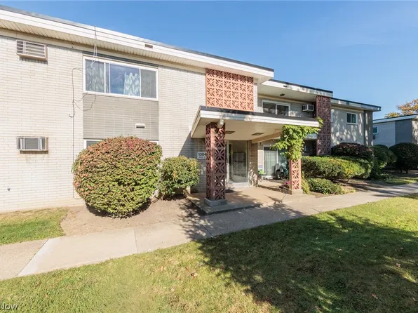 1384 Golden Gate Blvd #D206, Mayfield Heights, OH 44124