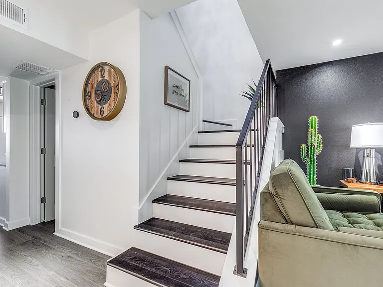 2232 Colony Ct — Photo 16