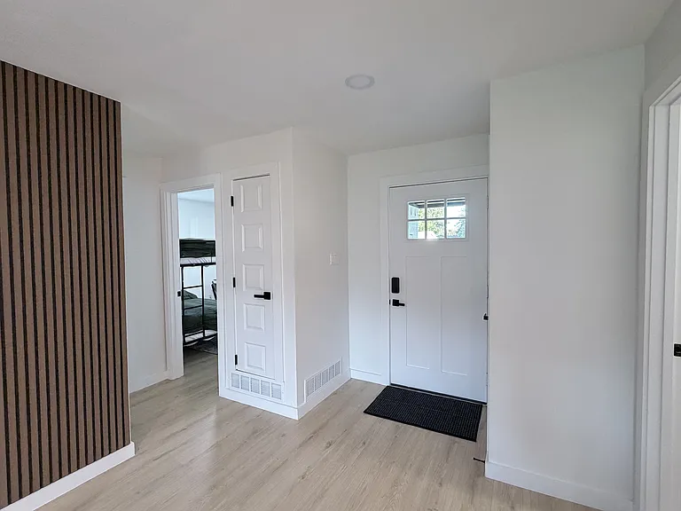 1409 Southmoor Dr — Photo 9