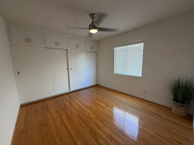 10321 La Reina Ave #5 — Photo 11