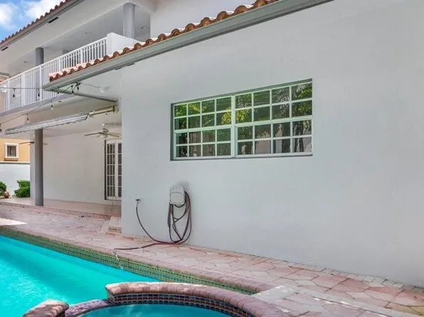 16224 NW 82nd Pl, Miami Lakes, FL 33016