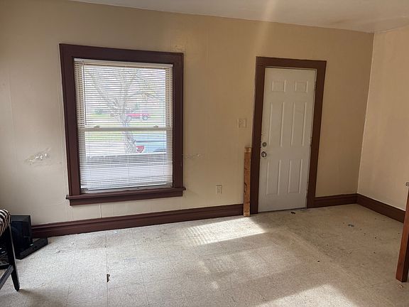3rd image of 238-240 S Entrance Ave