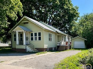 2056 SW Washburn Ave, Topeka, KS 66604