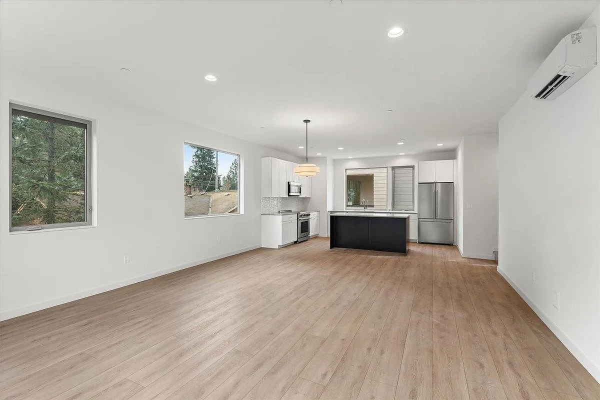 3 bed, 3.5 bath, 1717 sqft, $9,999 — Photo 3