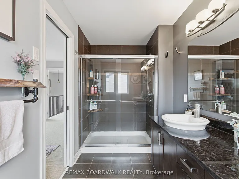 375 Cooks Mill Cres — Photo 24