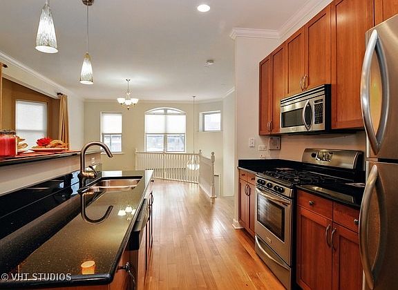 3rd image of 6015 N Mozart St APT 103