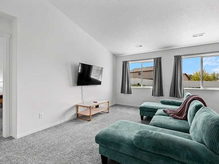 320 S Treeline St — Photo 5
