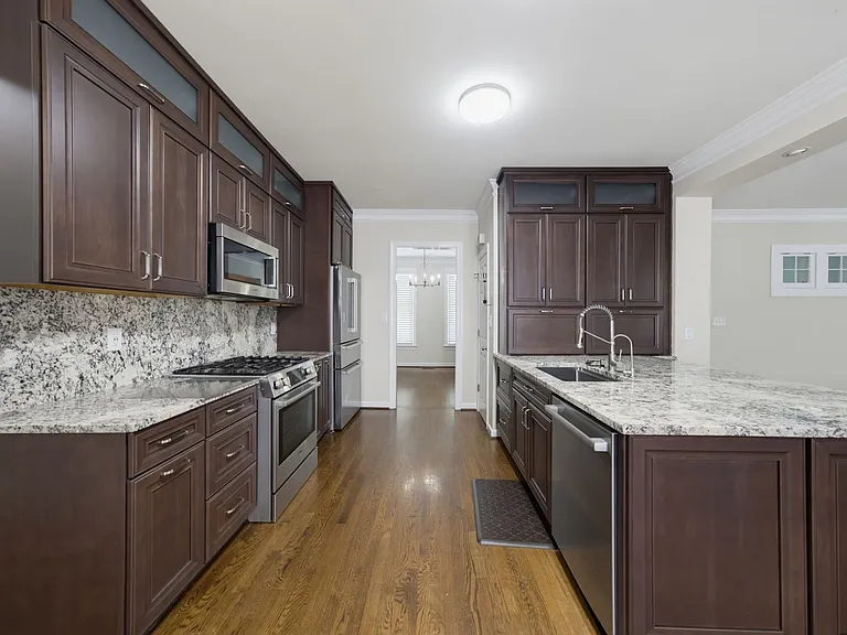 102 Parkside Cir — Photo 3