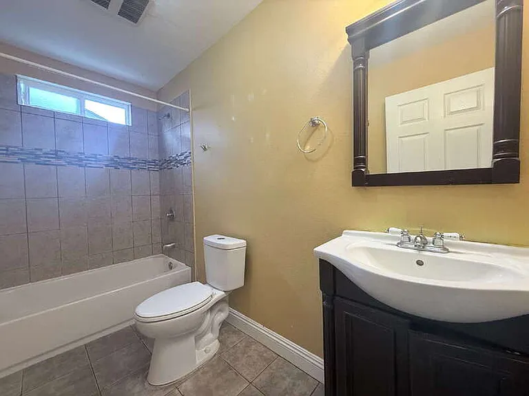 9011 Orchard Ave — Photo 7