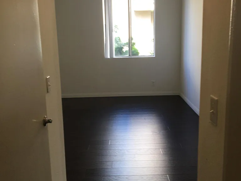 Catalina Apartments — Photo 59