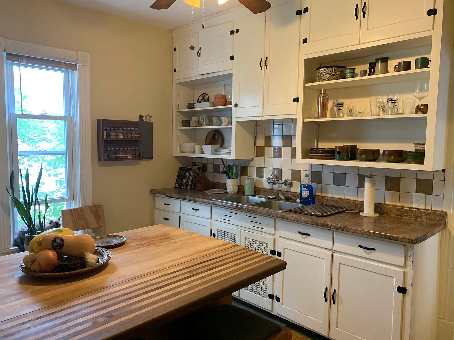 2 bed, 900 sqft, $1,465 — Photo 1