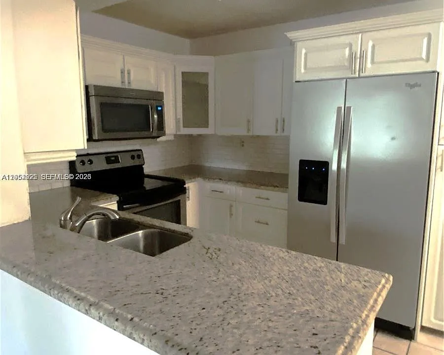 300 Palm Cir W #208