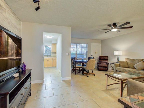 2nd image of 160 NE 8th Avenue #26a