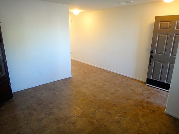 5th image of 606 Flying Cloud Dr