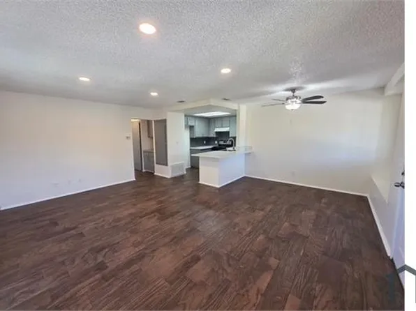 44042 25th St W #C8, Lancaster, CA 93536