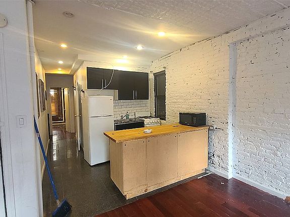 4th image of 222 Lafayette St APT 1