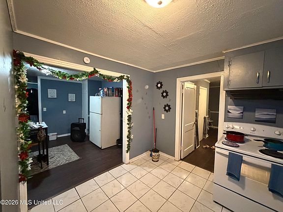 3rd image of 3544 Hines St