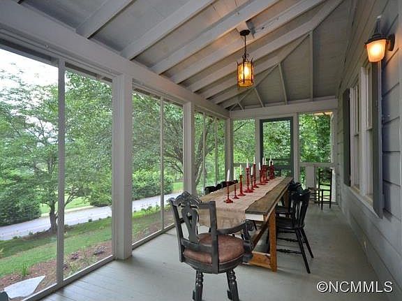 4th image of 305 Longview Dr
