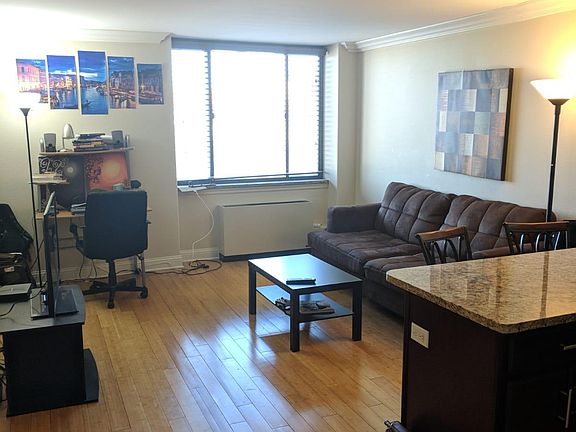 2nd image of 700 E 8th St Unit 6N